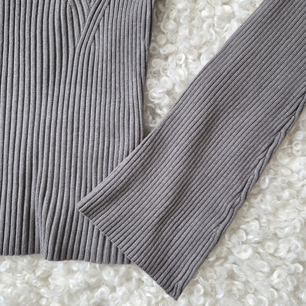 BNWT H&M Rib-knit L Bell Sleeve Sweetheart Neck Gray Sweater Minimalist Neutral - Picture 8 of 11